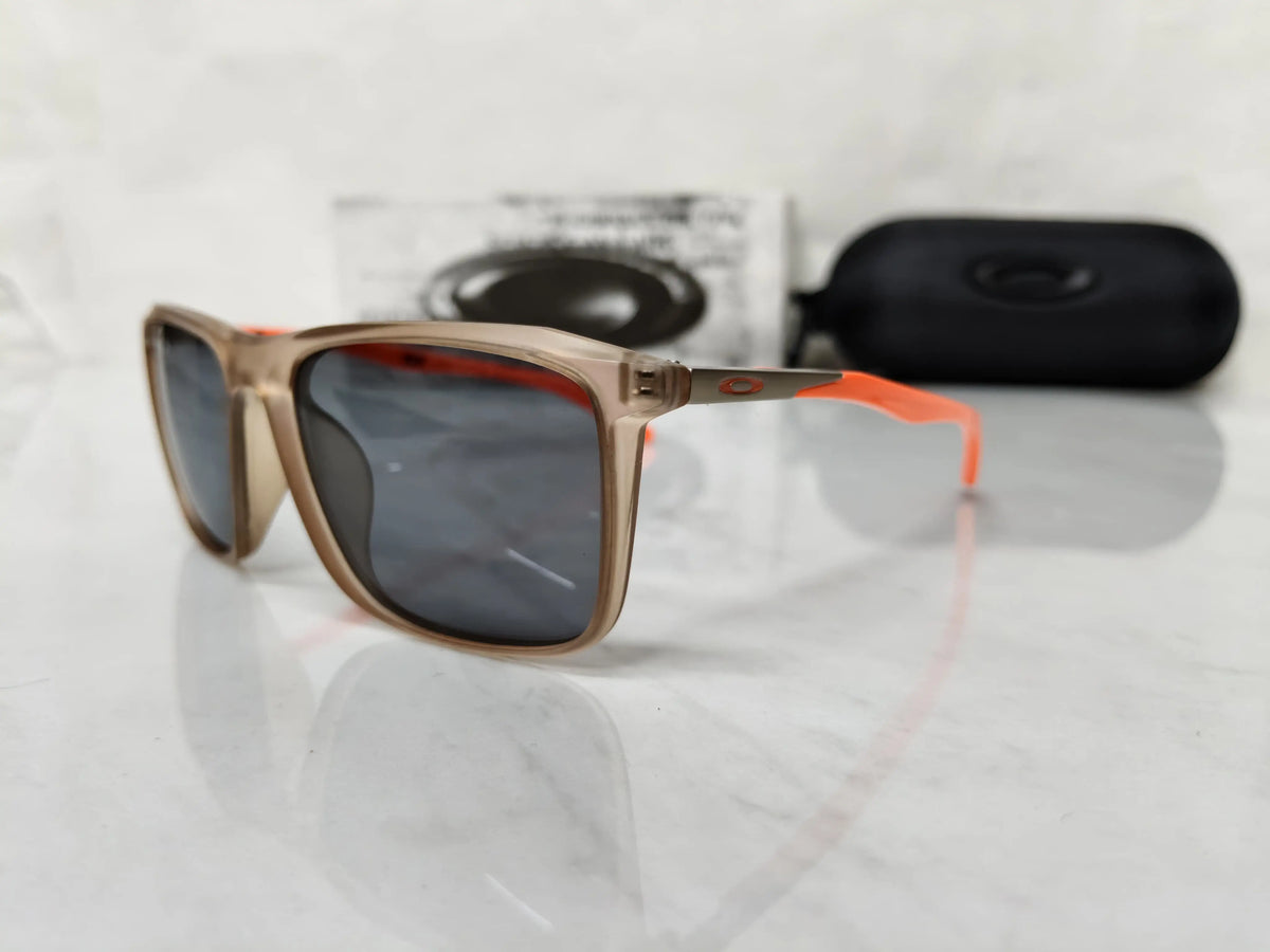 Oakley TO4933