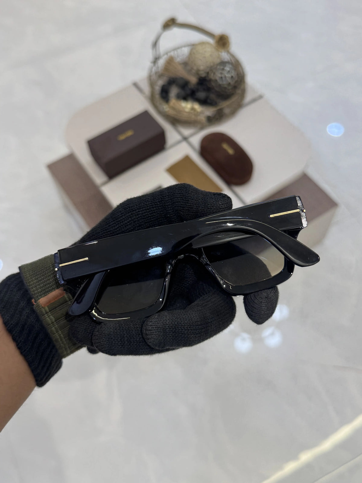 Tomford_184_Black_Multi