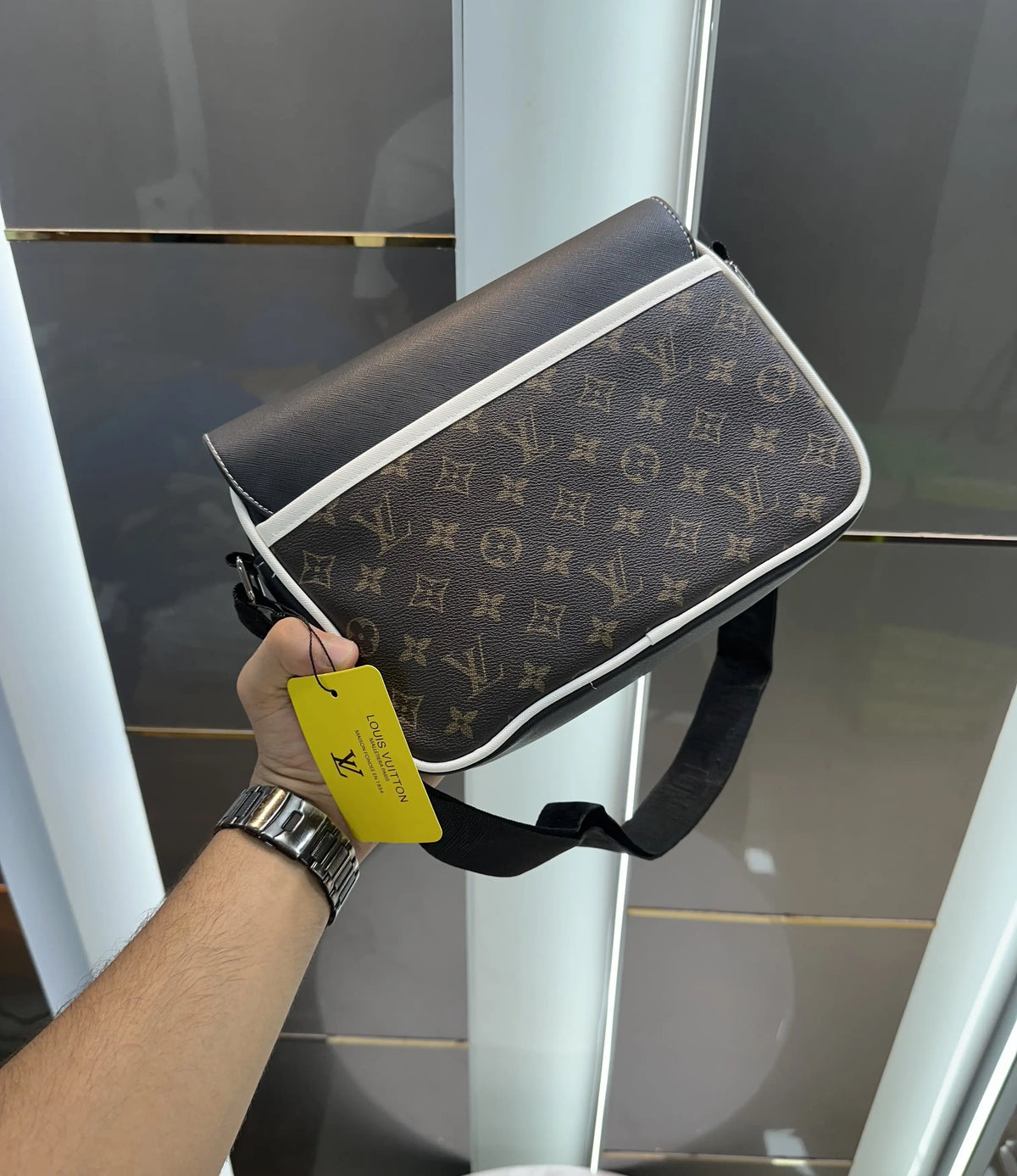 Louis Vuitto n Monogram Premium Sling Bag