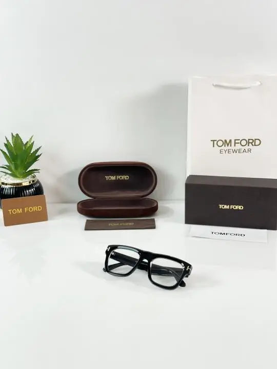 Tomfor.d_259_Black_Plano