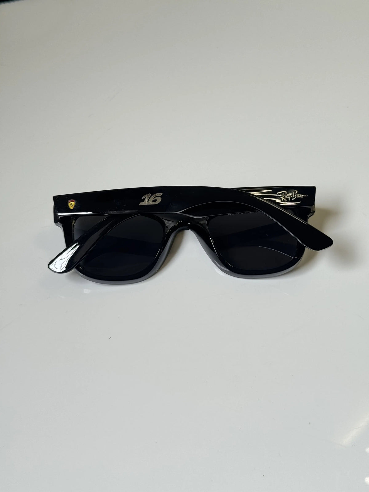 Rayban_502_Shine_Black_Ferrari_Edition