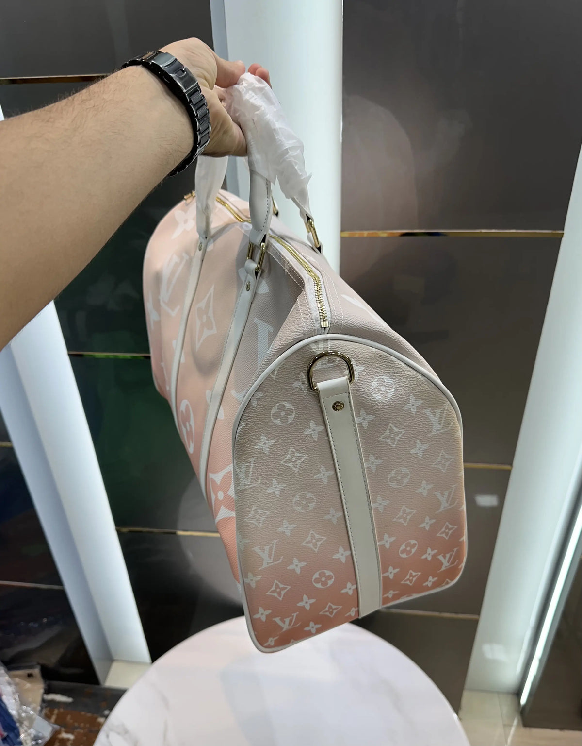 Louis Vuitto n Luxury Imported Duffel Bag lv909