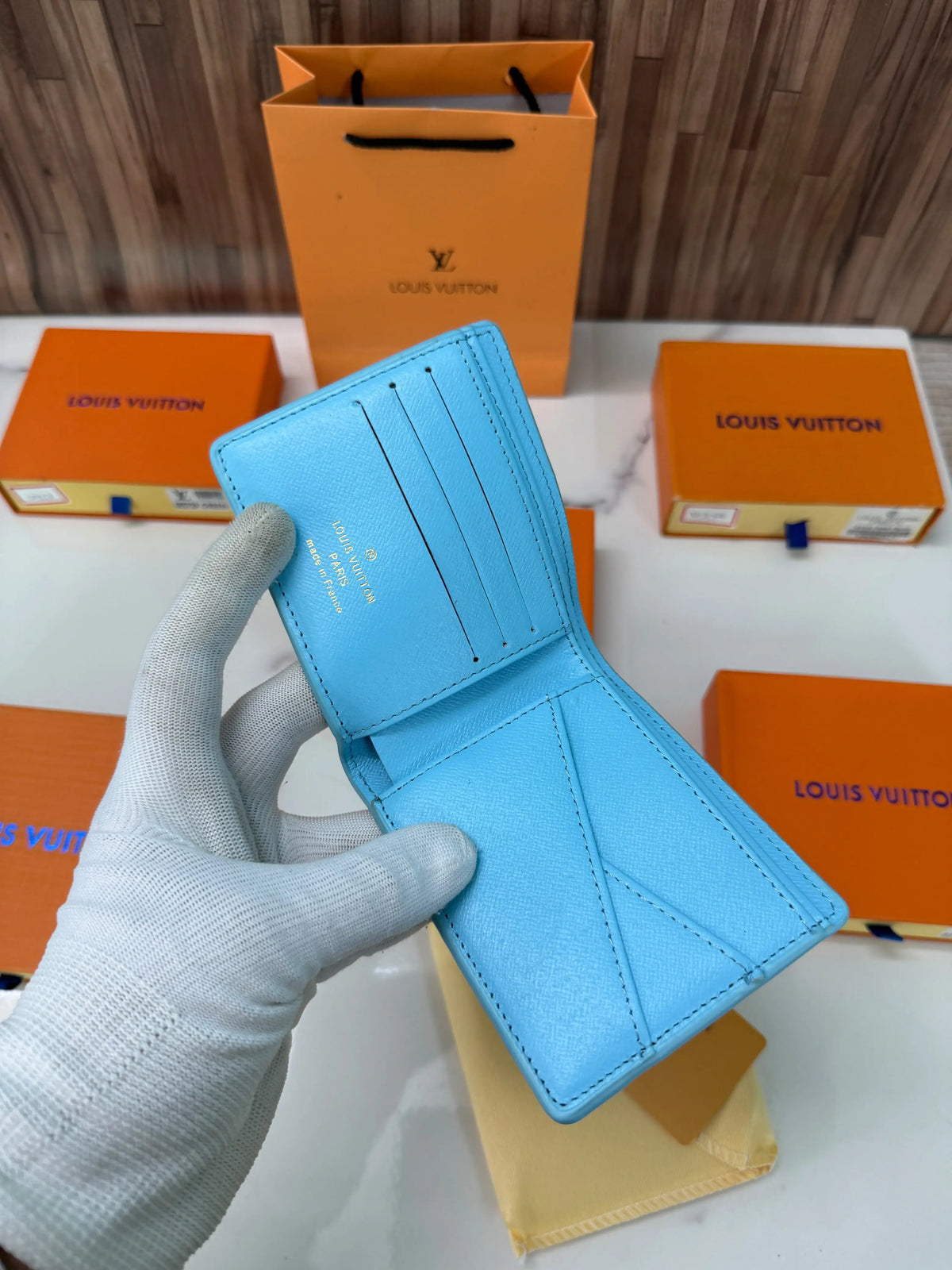 LOUIS VUITTON PREMIUM OFFICIAL WALLET WITH BOX N CARRY BAG - 357