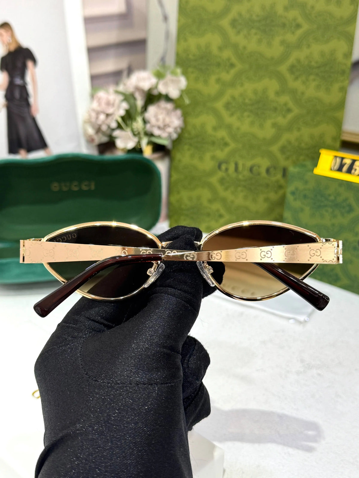 GUCCI DESIGNER GOLD BROWN SHADED WITH LOGO DESIGN STICK SHOWROOM MODEL 502