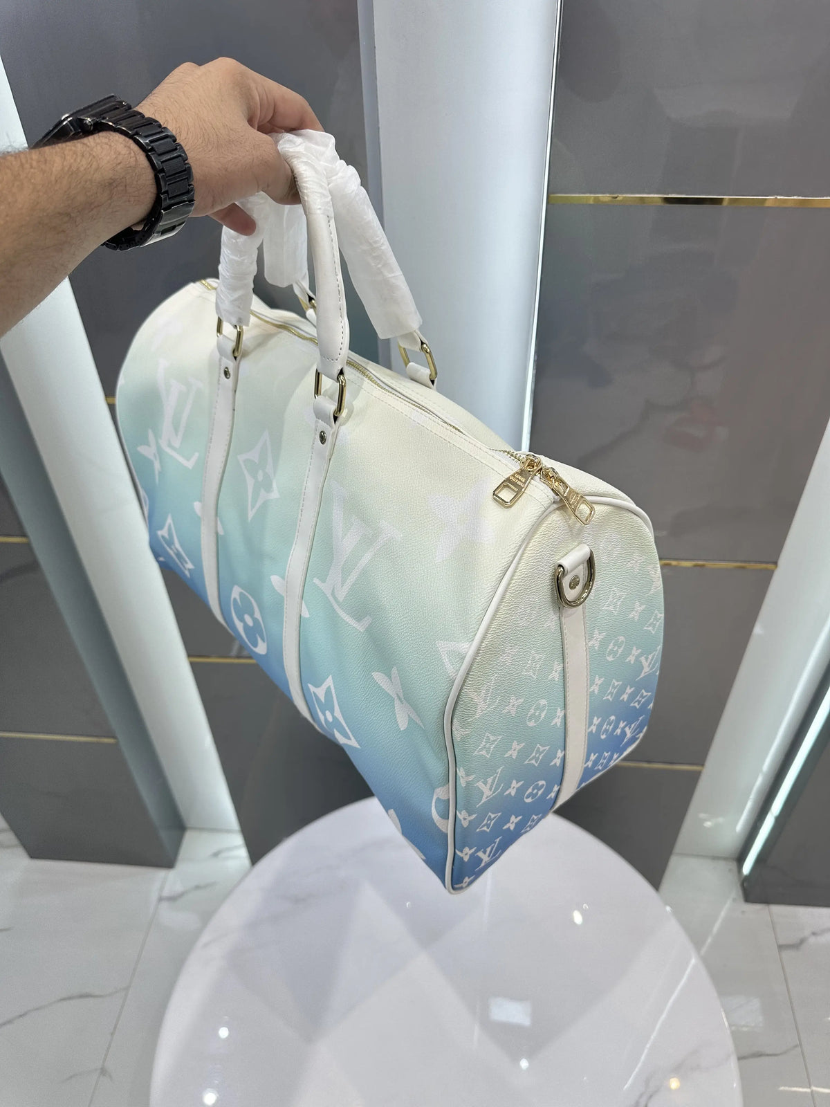 Louis Vuitto n Luxury Imported Duffel Bag lv110