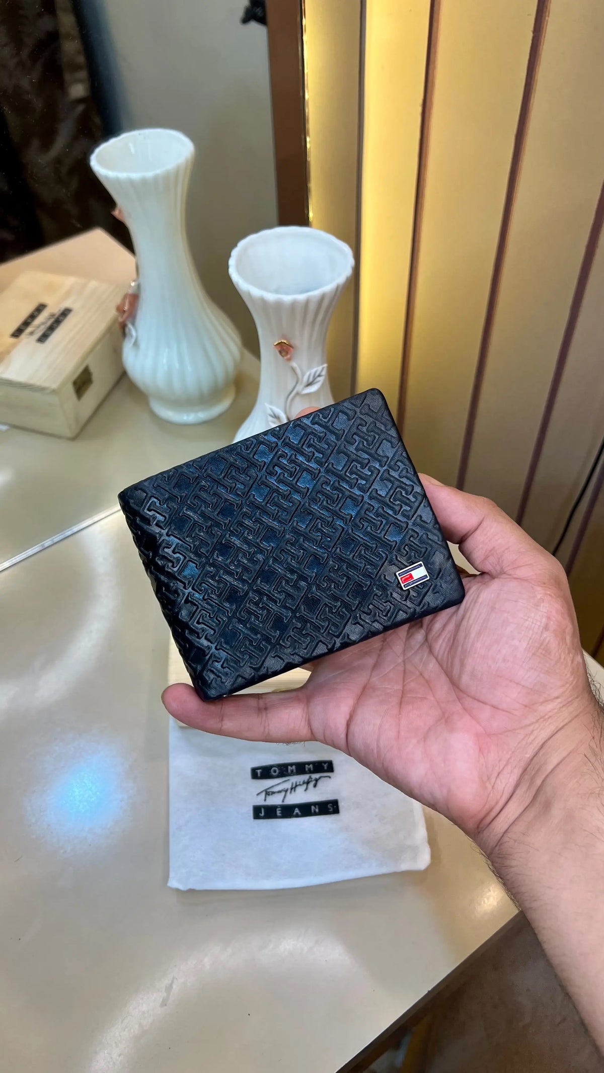 TOMMY HILFIGER PREMIUM QUALITY IMP WALLETS WITH OG WODDEN BOX
