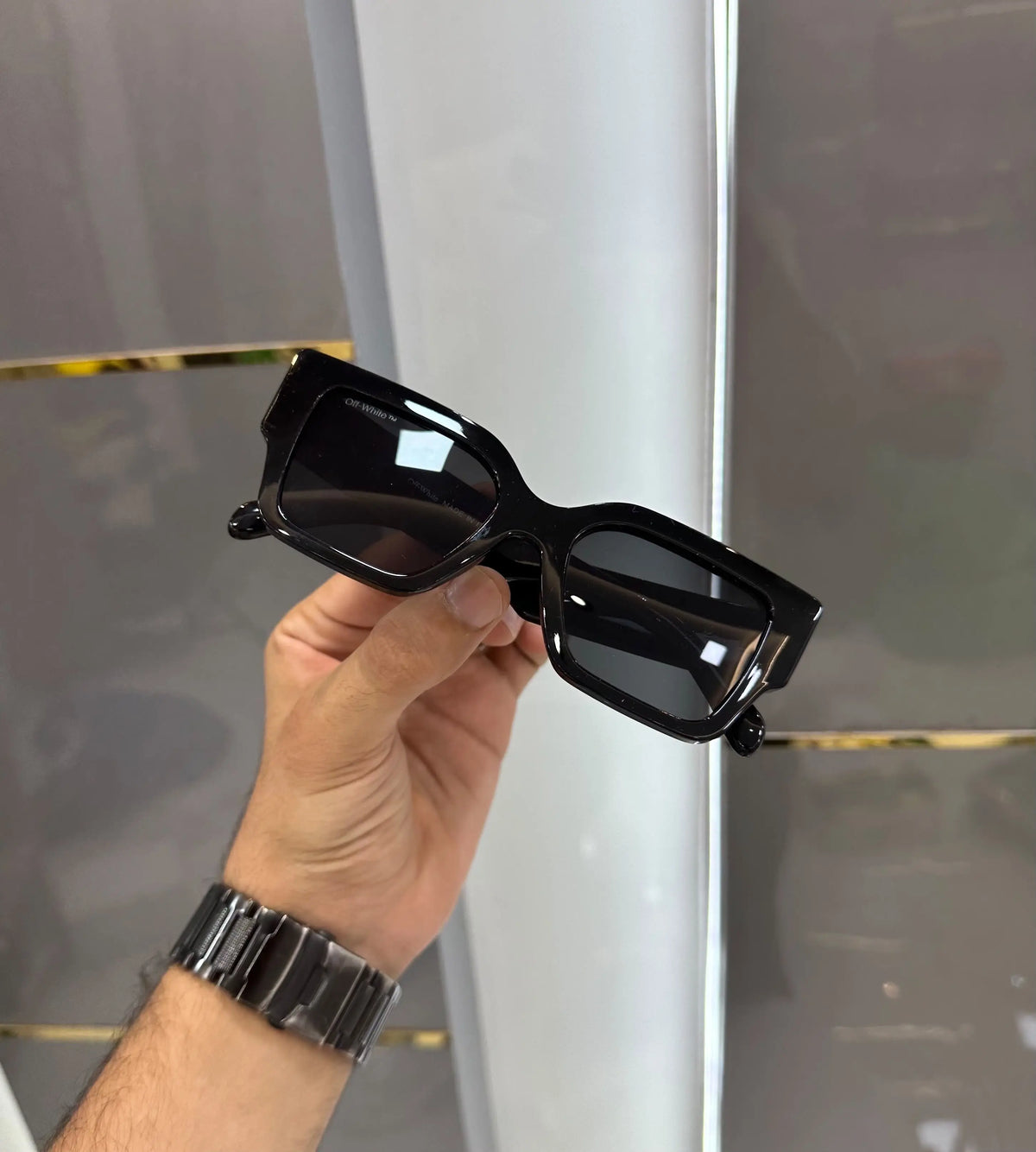 Off Whit e All Black Big Premium Shades 1128