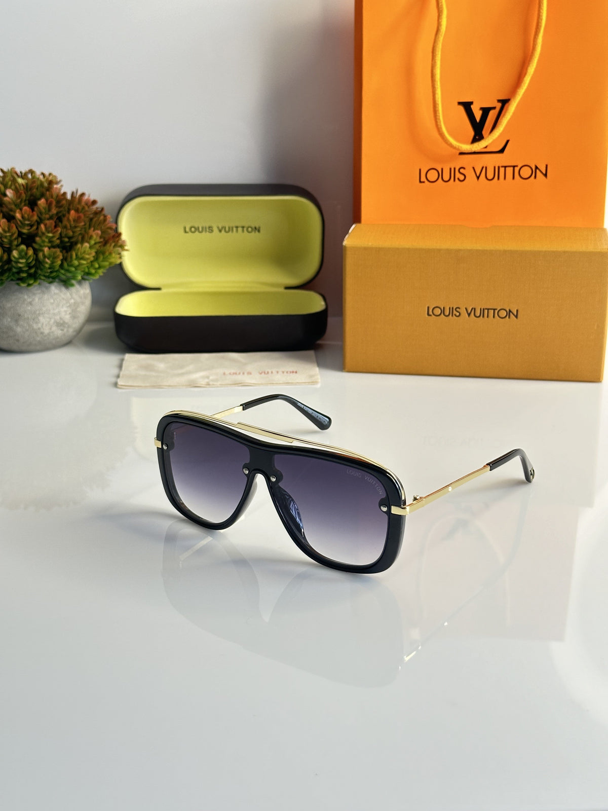 LOUIS VUITTON GLASSES