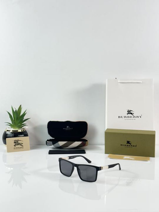 BLACK SUNGLASSES WITH BURBERRY