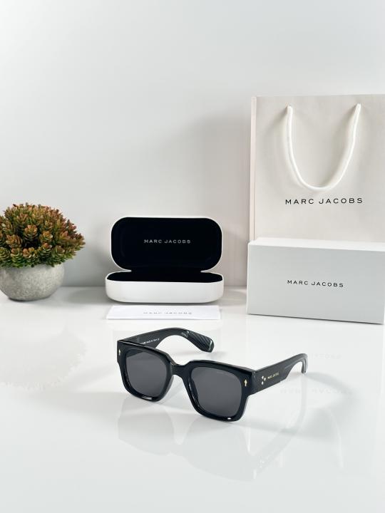 BLACK SUNGLASSES