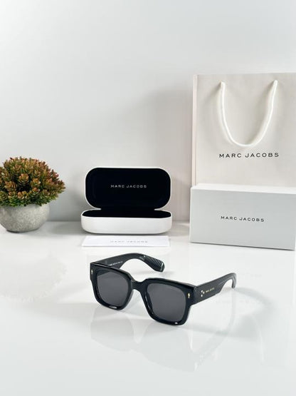 BLACK SUNGLASSES