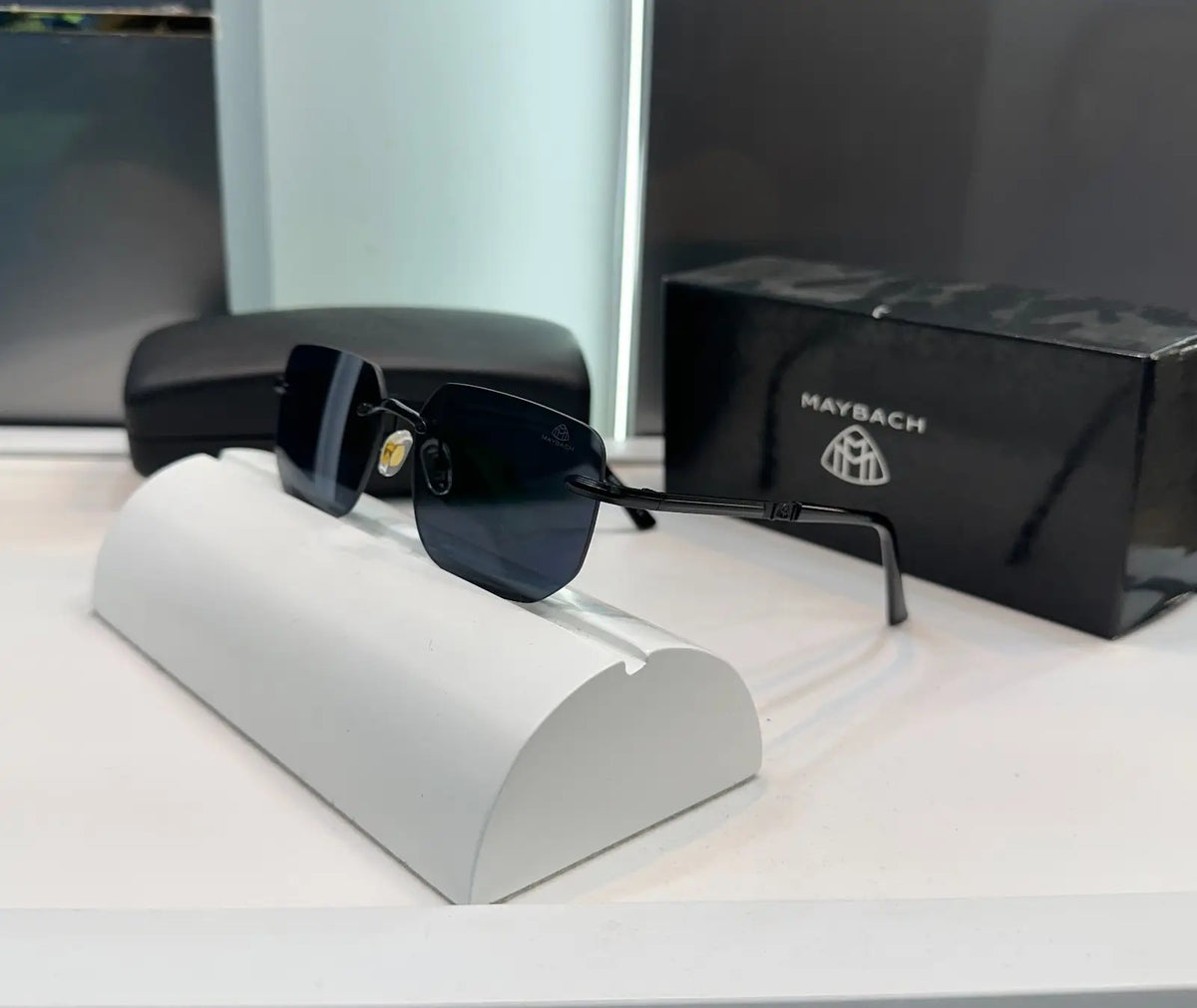 Maybach All Black Luxury Shade 8692
