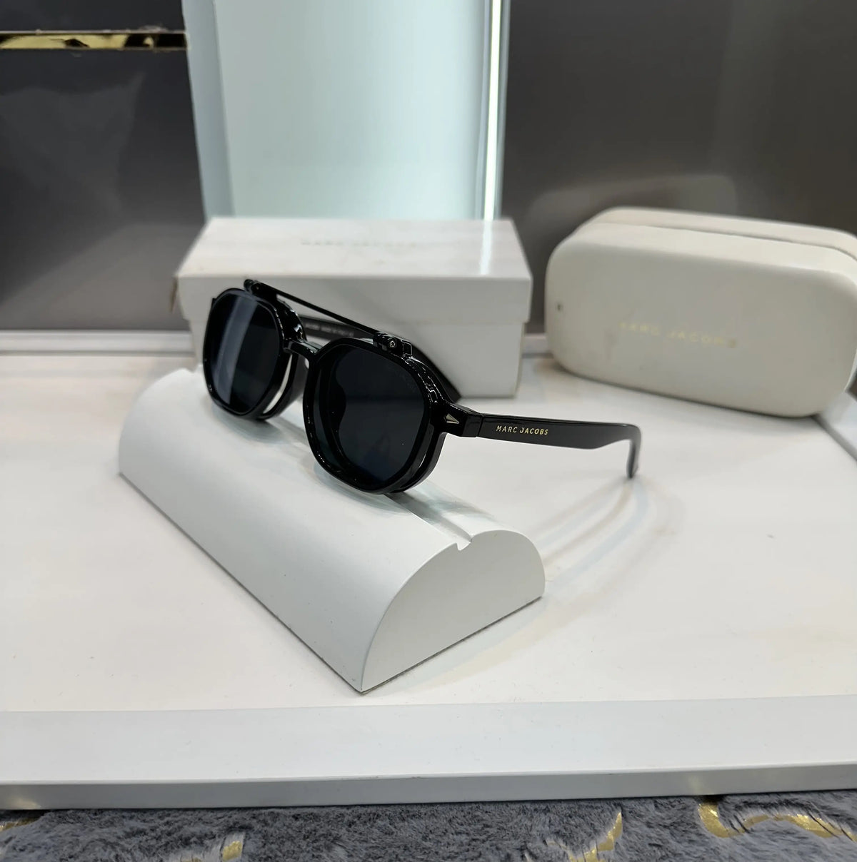 Copy Marc Jacobs All Black Dual Premium shades 1005