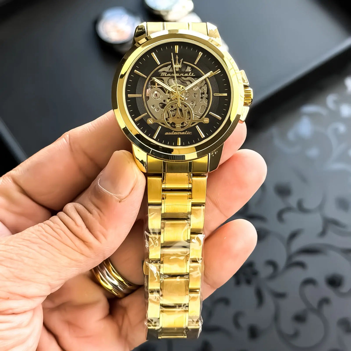 MASERATI_GOLD_BLACK