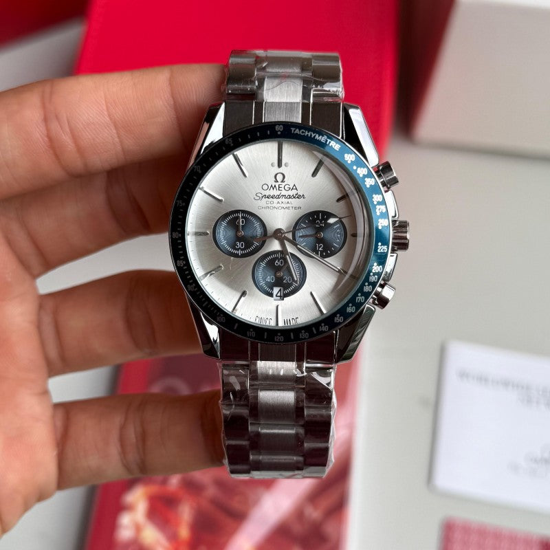 Omeg a Speedmaster Co axial Chronometer
