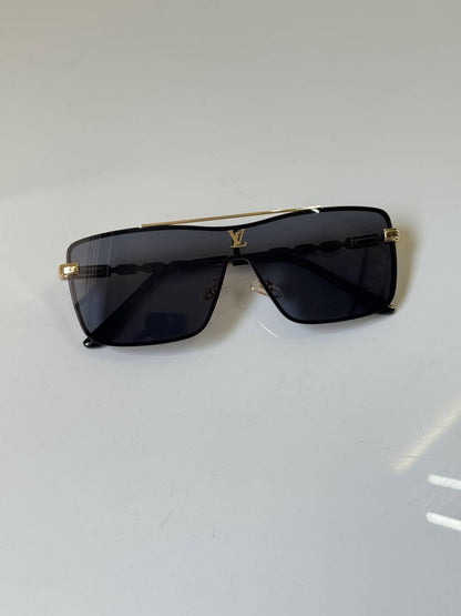 Louis_Vuitton_24123_Gold_Black