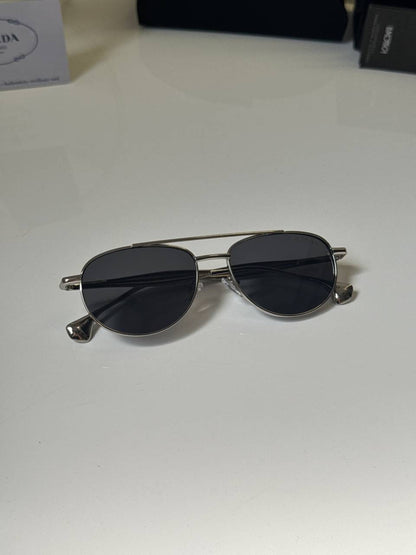 Prada_88925_Black_Silver