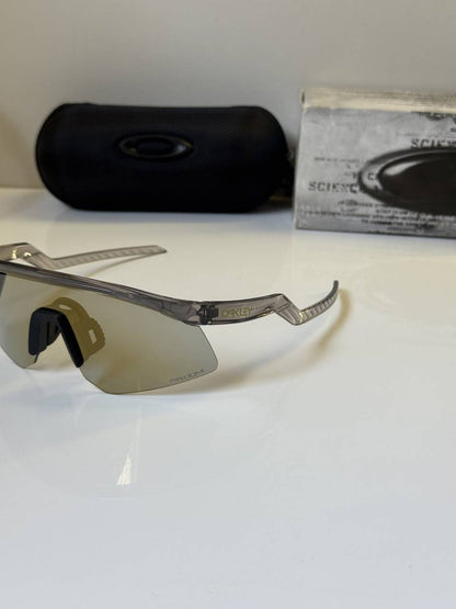 Oakley_9229_Grey_Yellow_Shaded