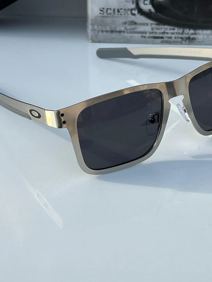 Oakley_1701_silver_black