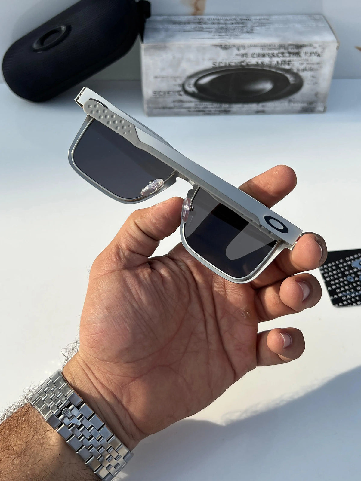 Oakley_1701_silver_black
