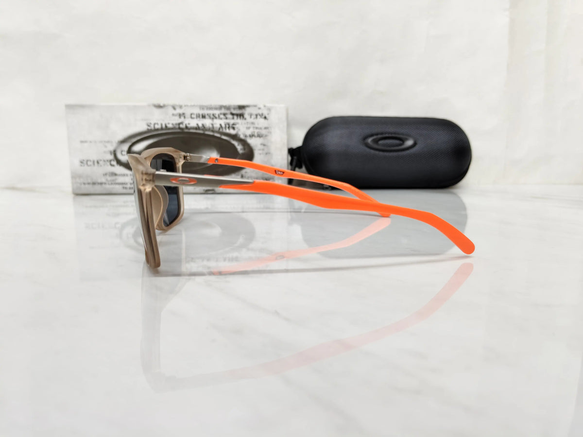 Oakley TO4933