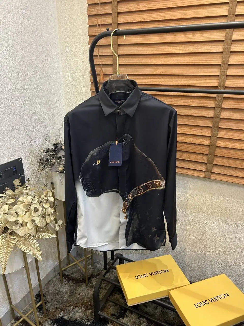 Loui_s Vuitton Imported E_Xclusive Cheetah Printed MonogRam Sequence Premium Shirt With Brand Box DN 620