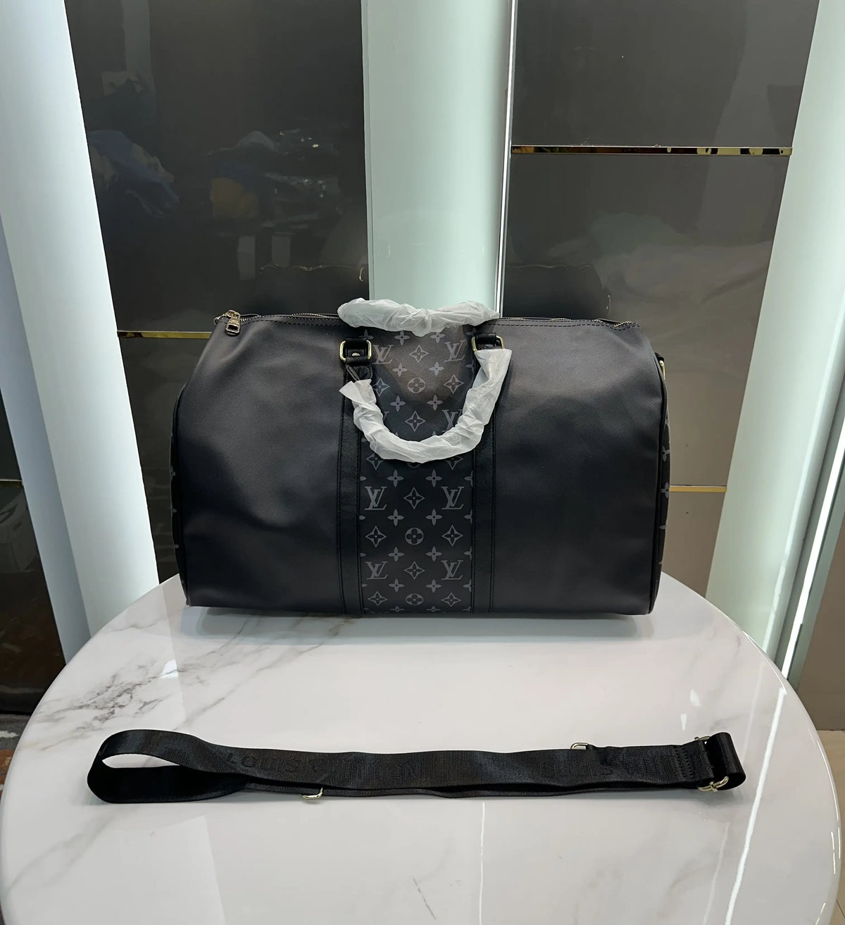 Louis Vuitto n Luxury Imported Duffel Bag 2558