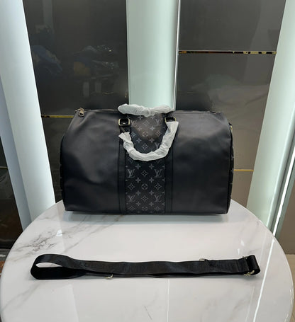 Louis Vuitto n Luxury Imported Duffel Bag 2558