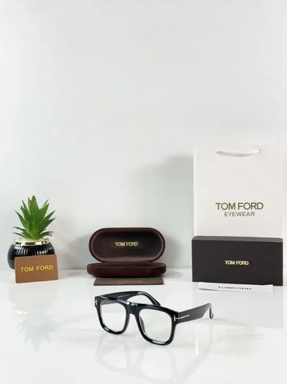 Tomfor.d_259_Black_Plano