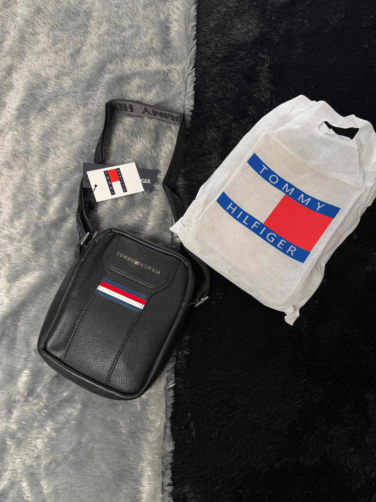 Tommy Hilfiger Men's Small Essential Reporter sling Bag