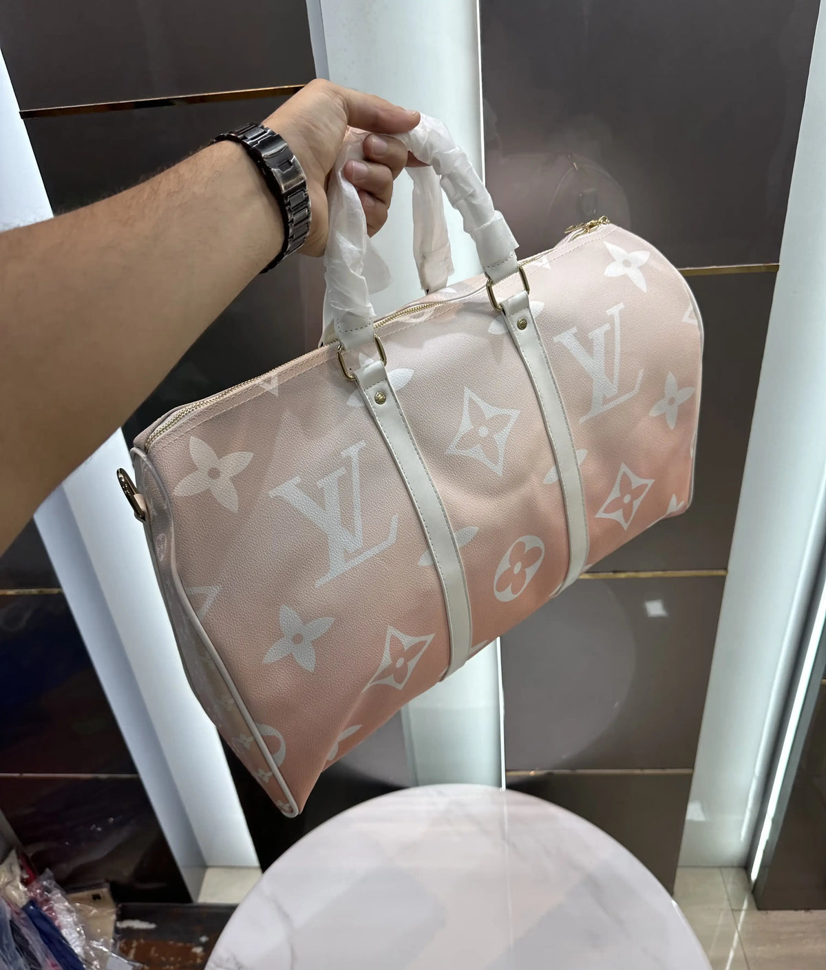 Louis Vuitto n Luxury Imported Duffel Bag lv909