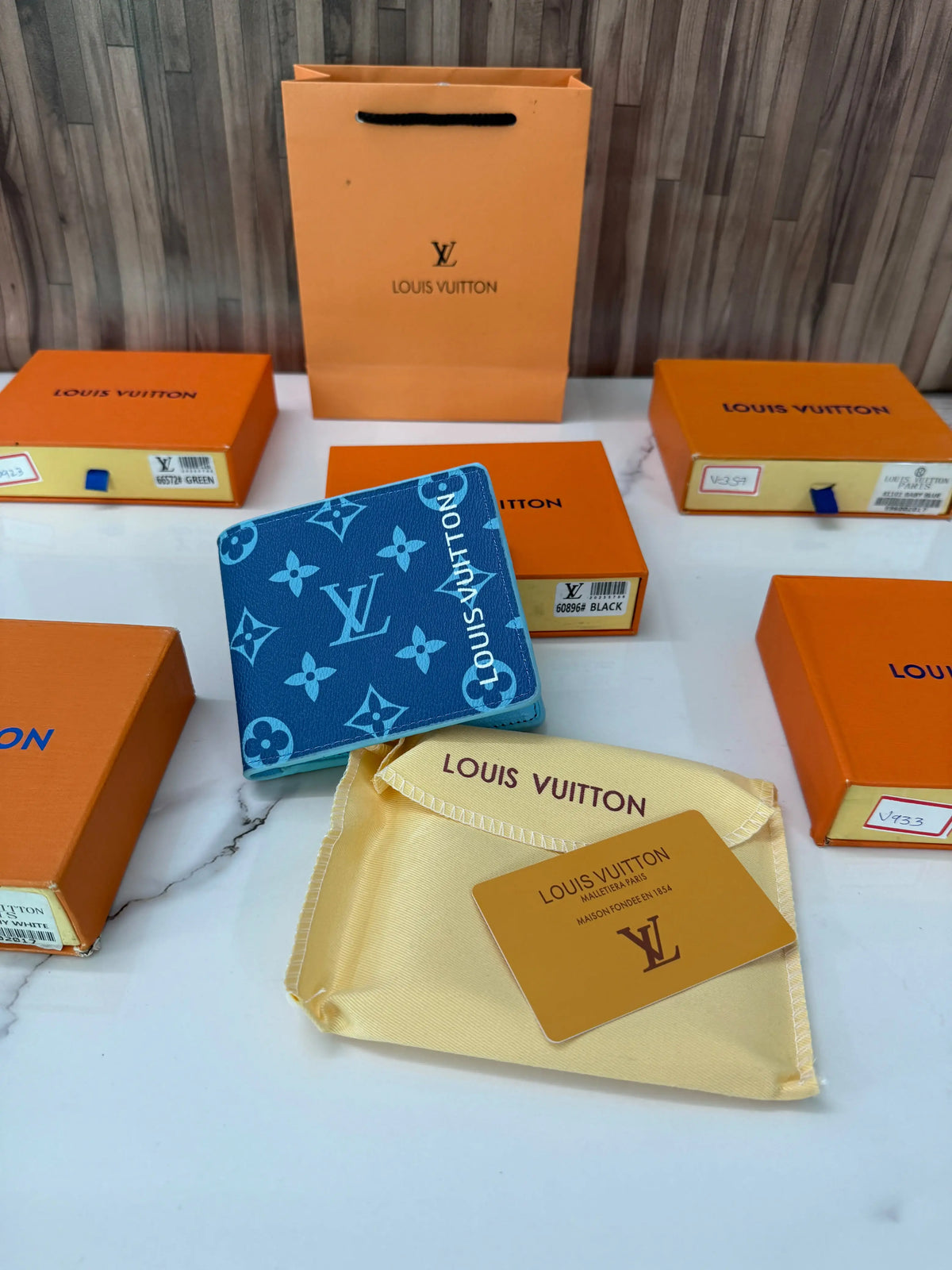 LOUIS VUITTON PREMIUM OFFICIAL WALLET WITH BOX N CARRY BAG - 357