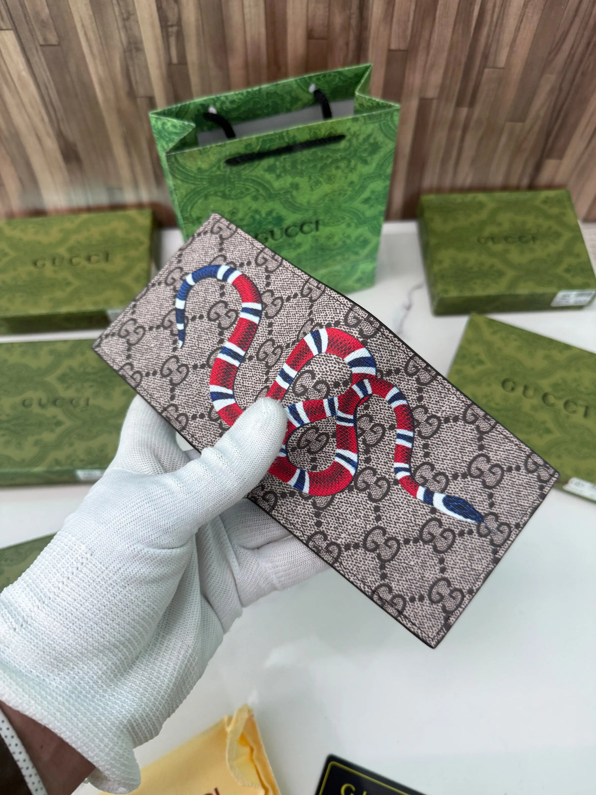GUCCI OFFICIAL STORE TOP SELLING WALLET WITH BRAND BOX N CARRY BAG 832