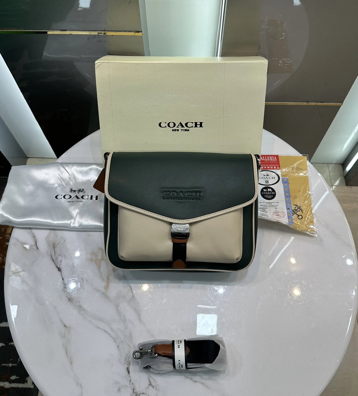 Coac h Luxury Messenger Bag Green&Beige With Magnetic Box Bill And Dust Bag c798