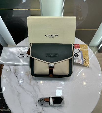 Coac h Luxury Messenger Bag Green&Beige With Magnetic Box Bill And Dust Bag c798
