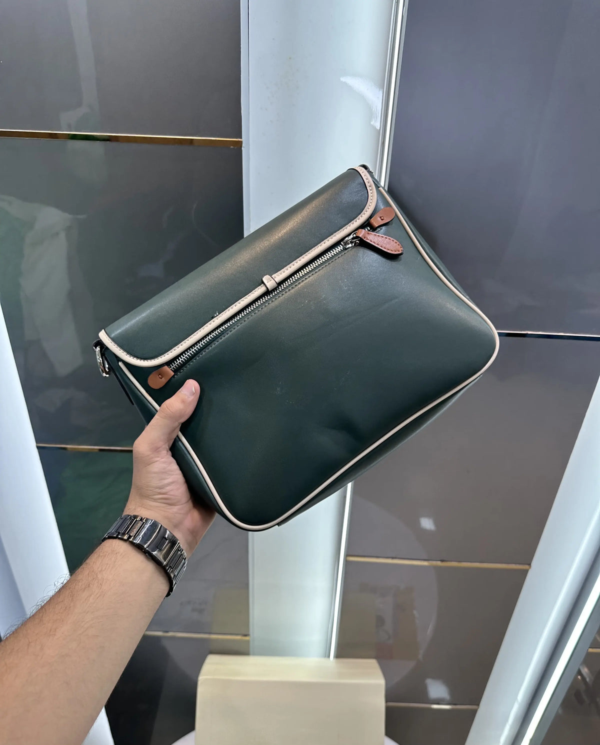 Coac h Luxury Messenger Bag Green&Beige With Magnetic Box Bill And Dust Bag c798