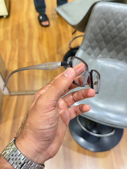 Prada_7381_grey_plano