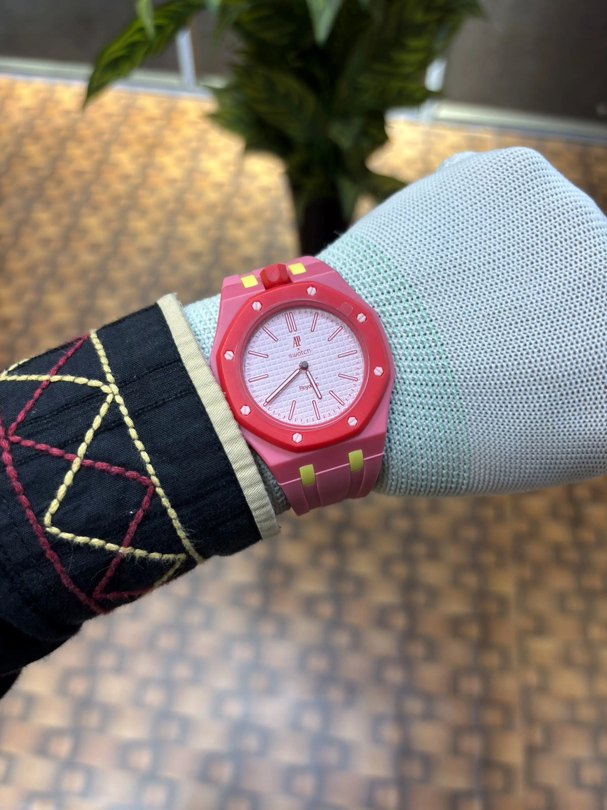 AP X SWATCH ROYAL POP WITH BOX AND SILICON STRAP