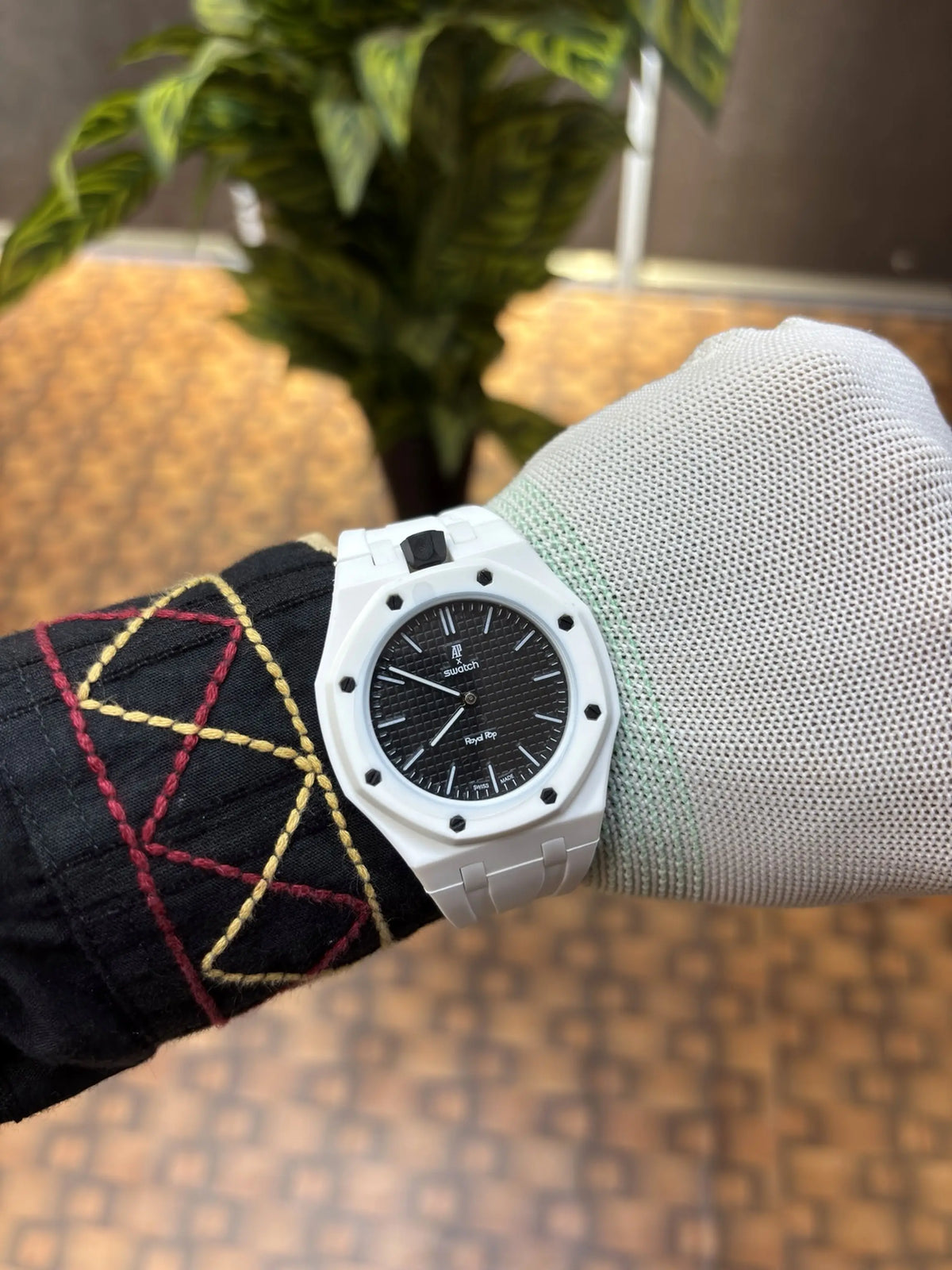 AP X SWATCH ROYAL POP WITH BOX AND SILICON STRAP