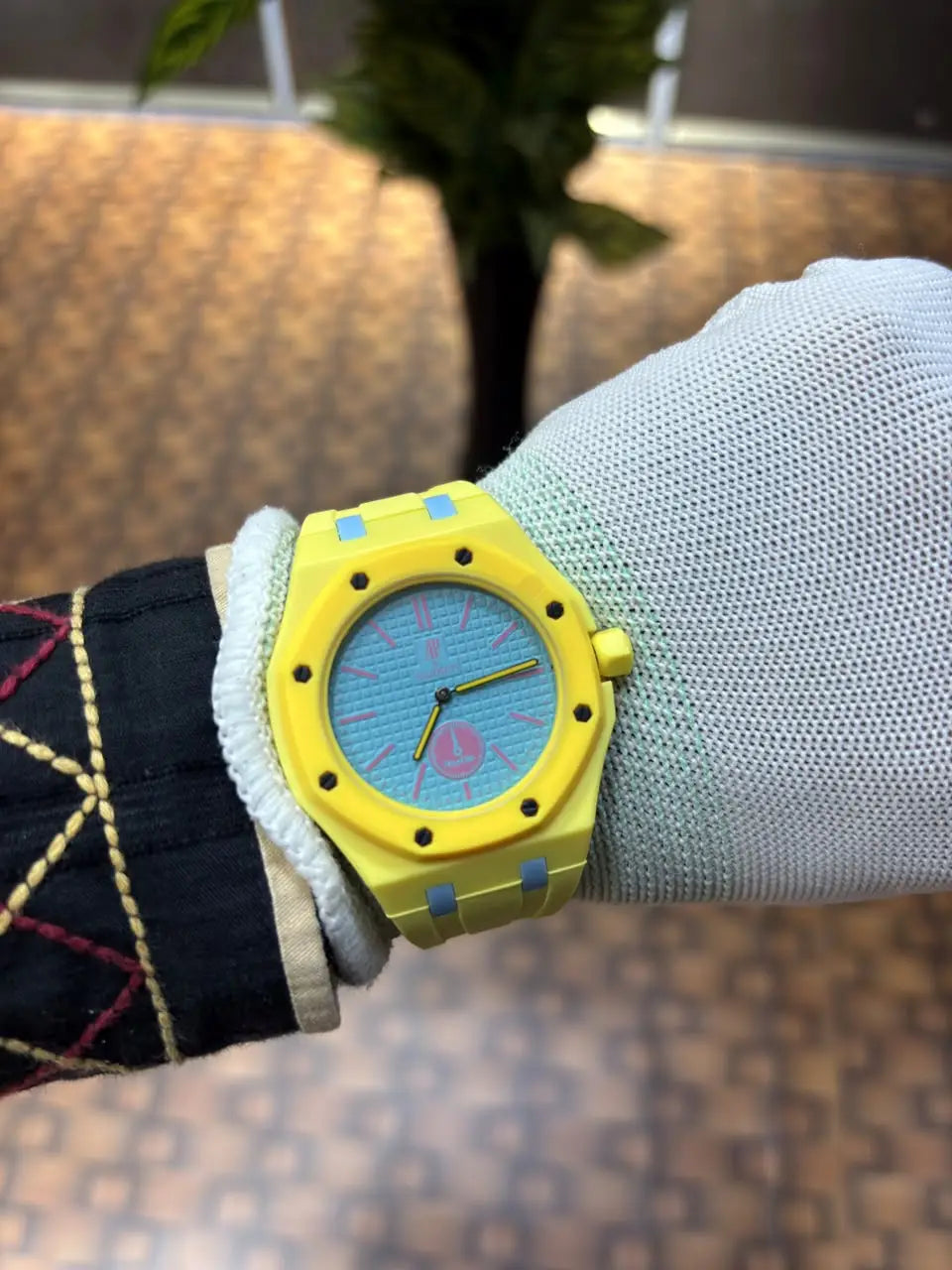 AP X SWATCH ROYAL POP WITH BOX AND SILICON STRAP