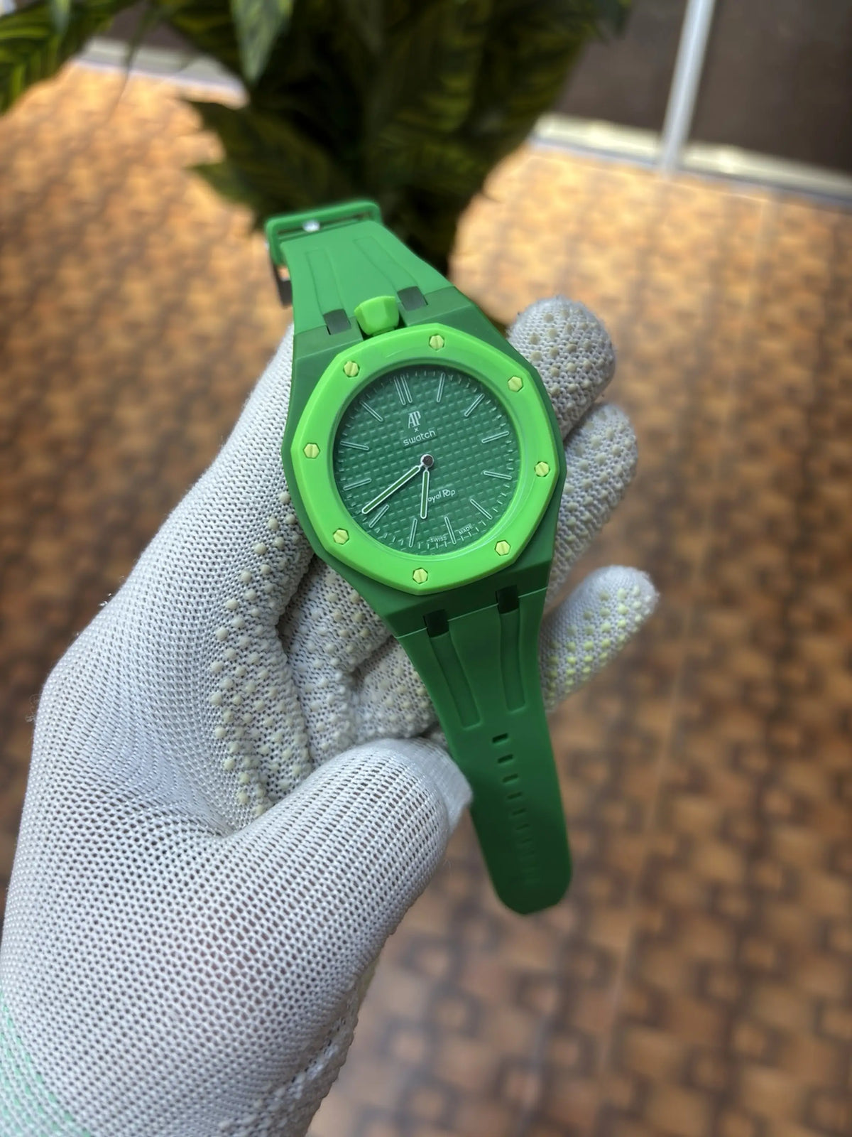 AP X SWATCH ROYAL POP WITH BOX AND SILICON STRAP