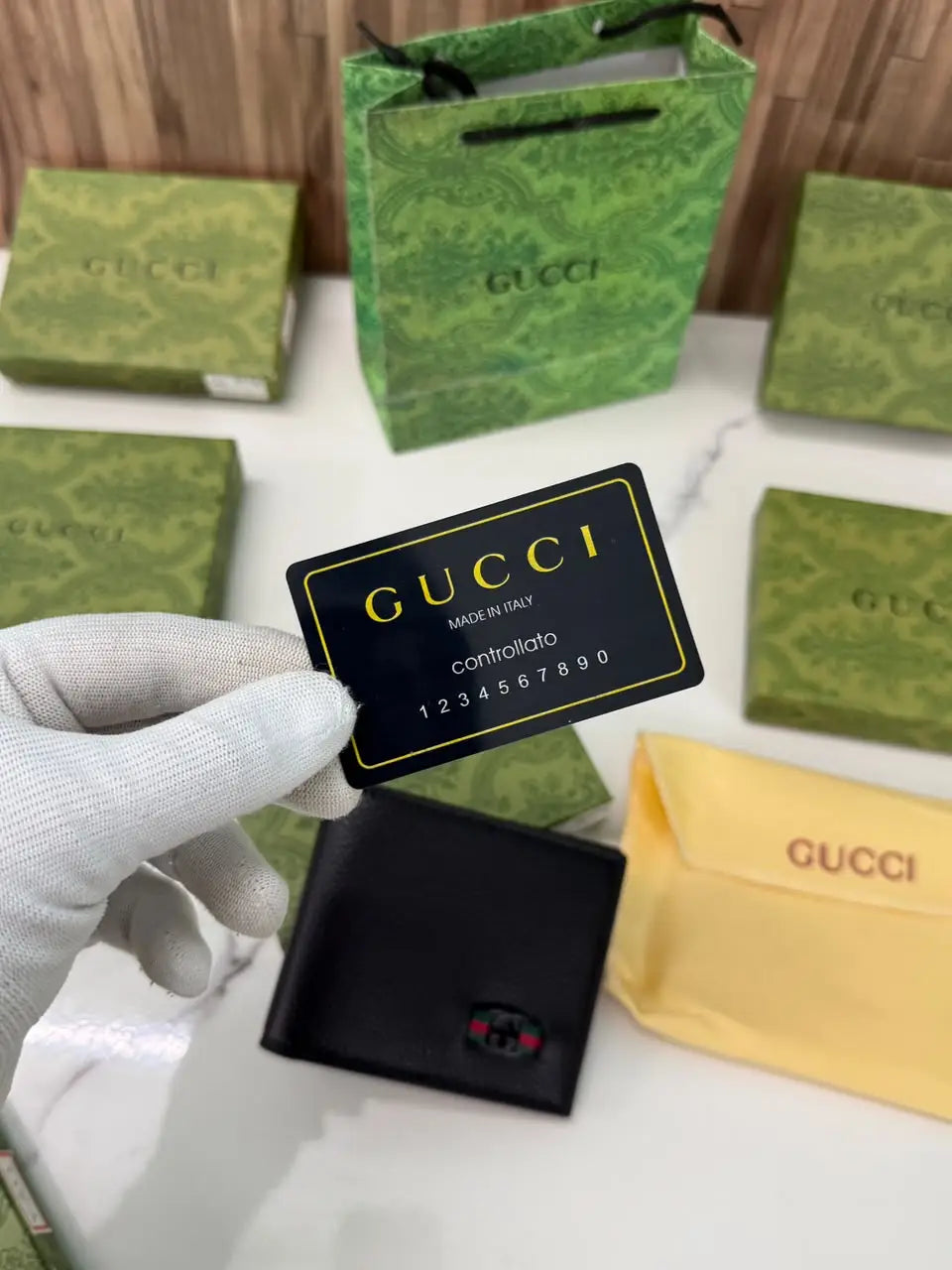 GUCCI LOGO PREMIUM IMPORTED QUALITY WITH BRAND BOX N CARRY BAG 914