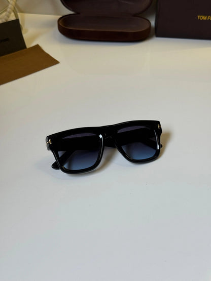 Tomford_259_Black_Blue_Shaded
