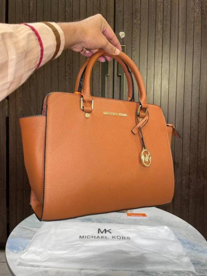 michael kor Handbag Selma satchel with extra sling belt and dust cover 803