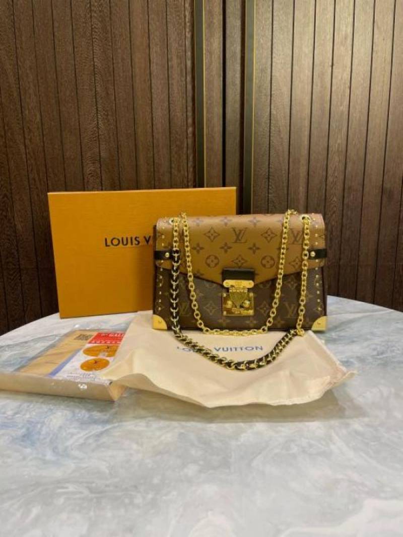 louiis vuitton petite melle bag wit agnet og box and dust bag 523