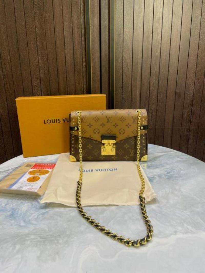 louiis vuitton petite melle bag wit agnet og box and dust bag 523