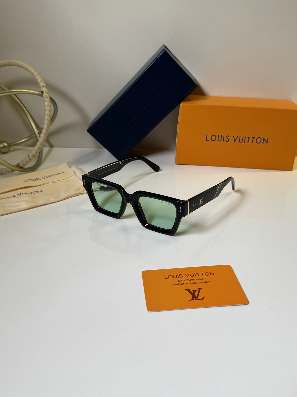 Louis_Vuitton_3311_Black_Green