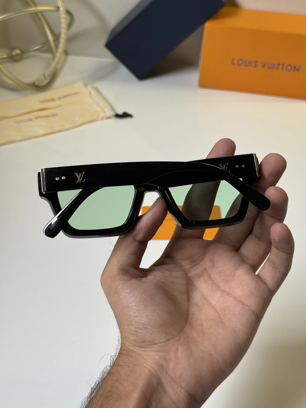 Louis_Vuitton_3311_Black_Green