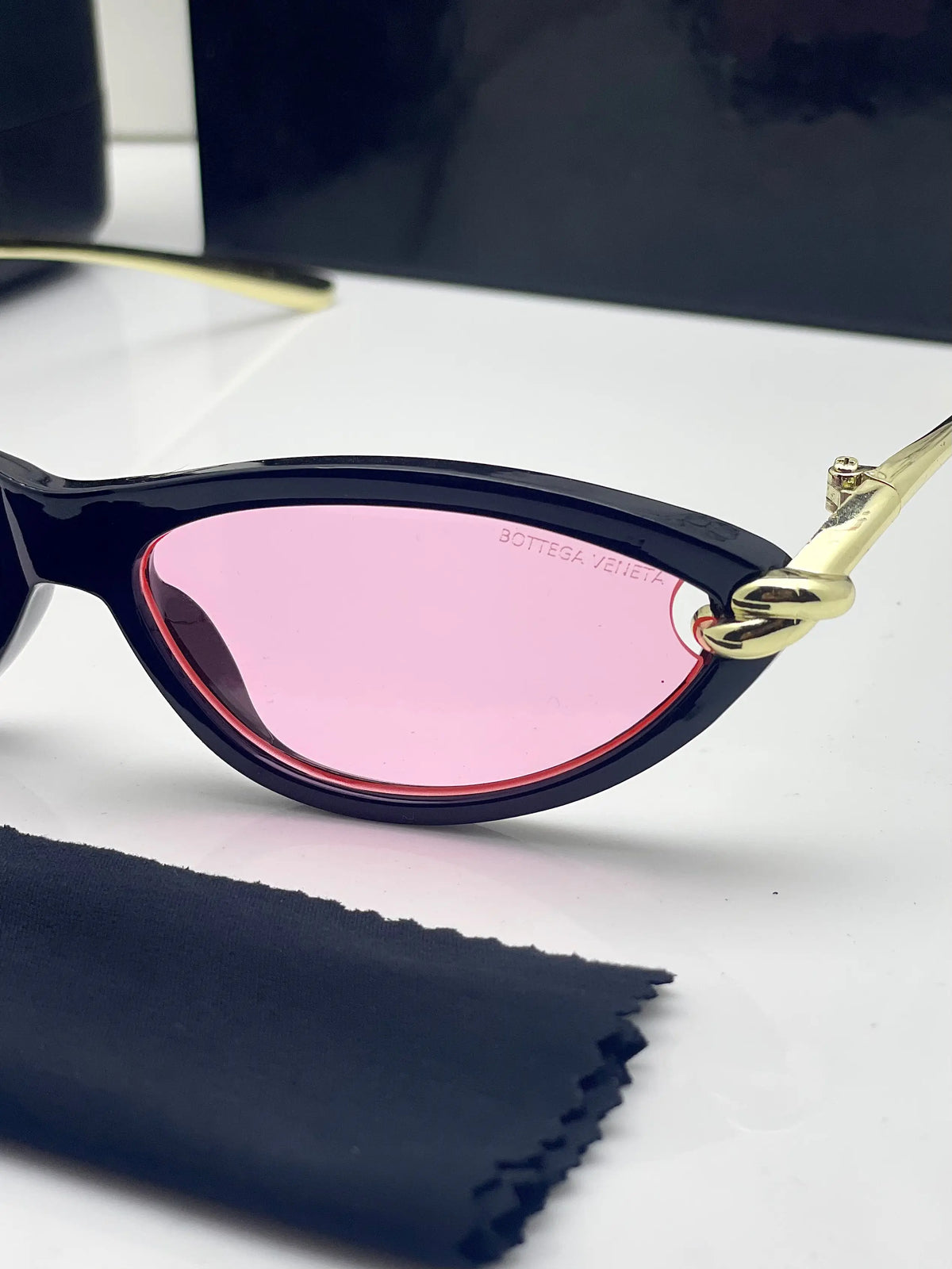 Bottega Veneta 305 gold pink