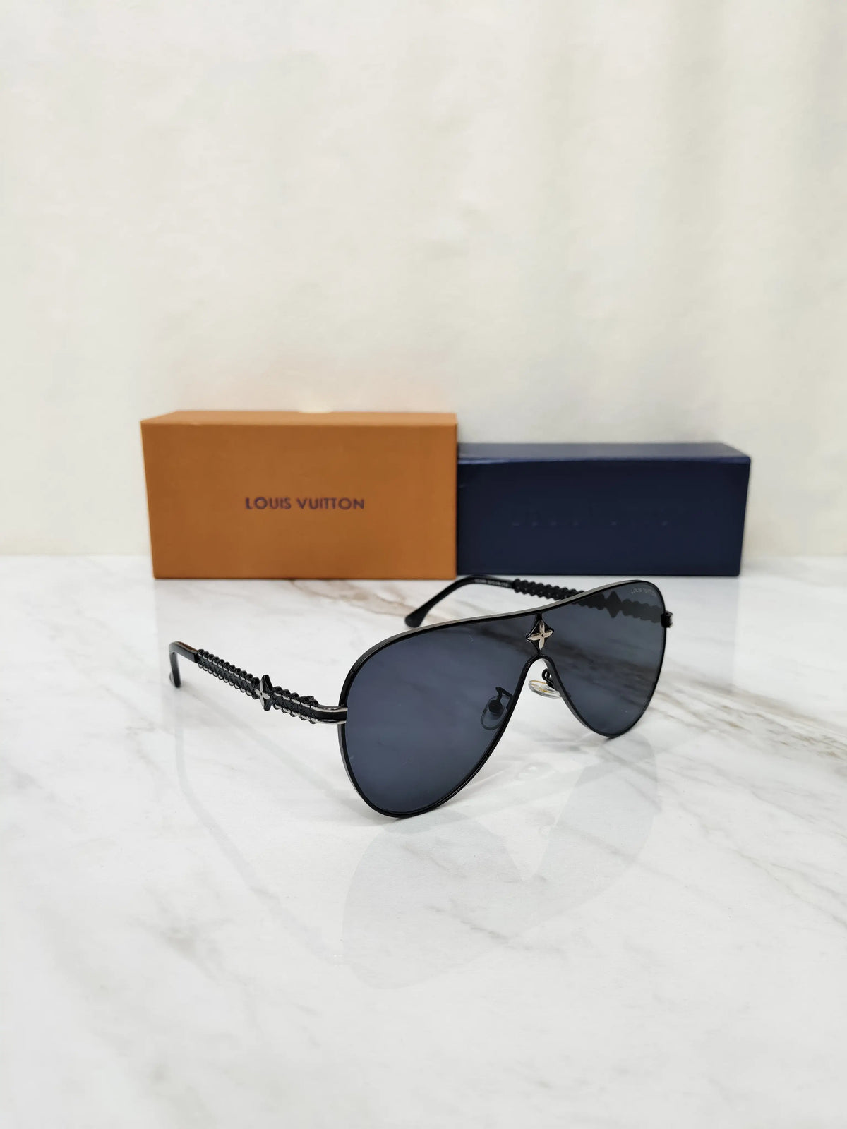 LOUIS VUITTON 382 LUXURY BLACK METAL SHADES
